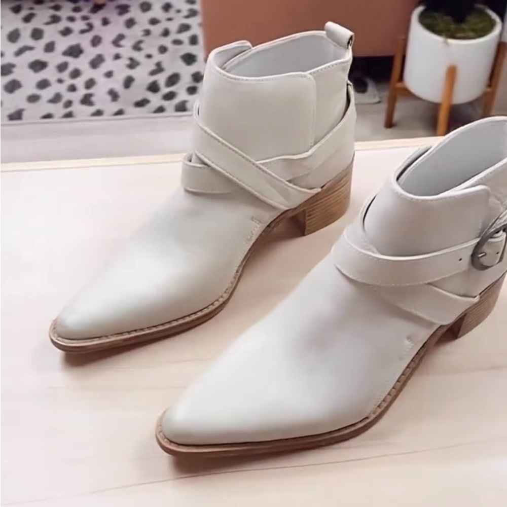 Free People white booties Sz 38 retail: $159. Bought new but has a scuff…